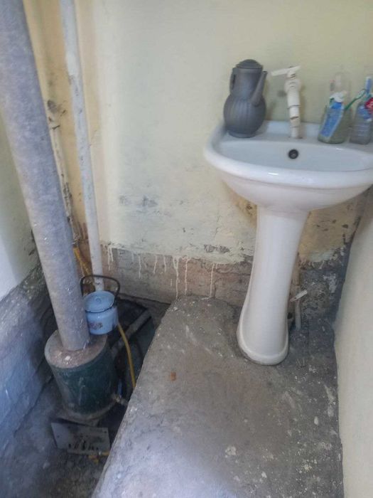 Xovli Sotiladi 3,6  sotxli 3 ta xona va alohida oshxonasi bor