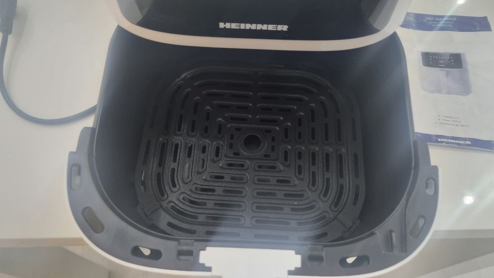 Friteuza cu aer cald  / air fryer Heinner