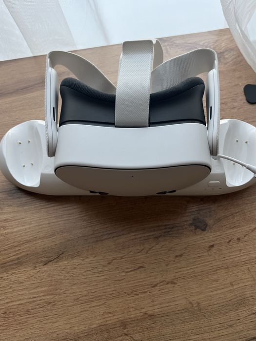 Meta Quest 3S 128 GB + докстанция