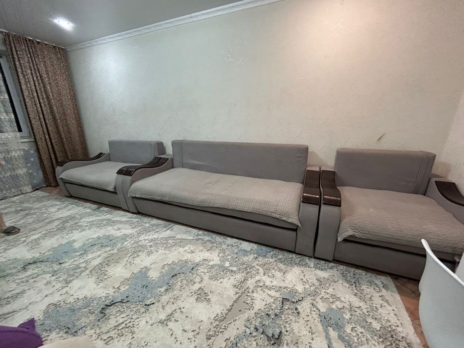 Продам диван с двумя креслами