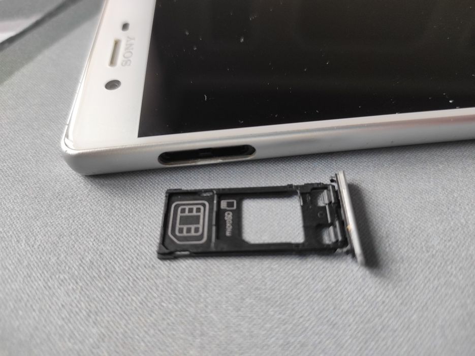 Sony Xperia X (F5121)