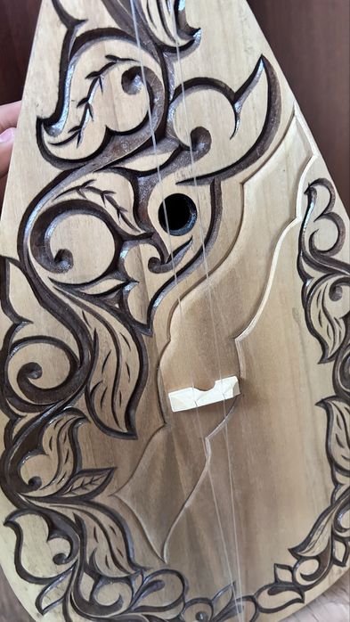 Домбра, ручная работа