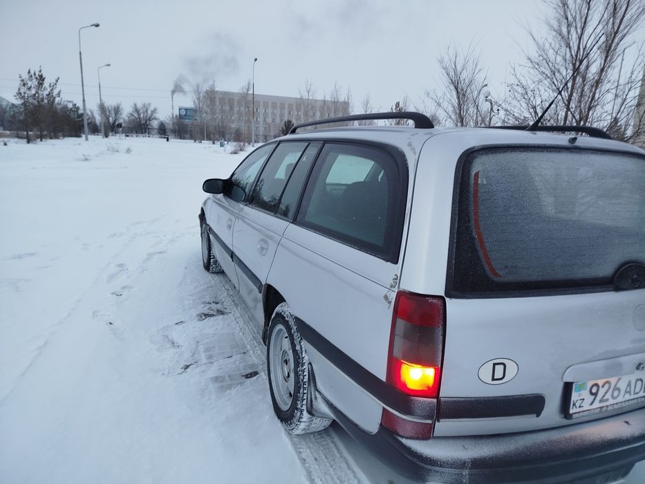 Продам машину Опель омега б