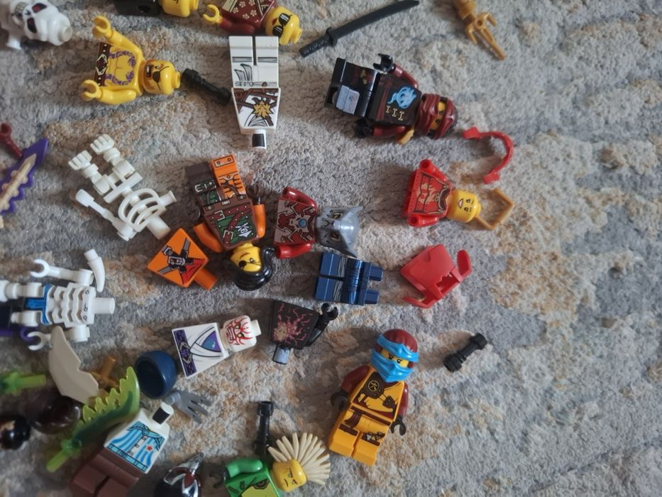 Ninjago minifigures and parts