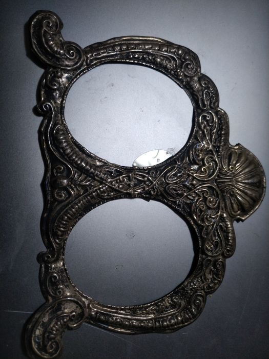 Стара сребърна рамкка за снимки