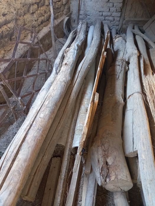 Прадаётса деревя-Тераклар сотилади