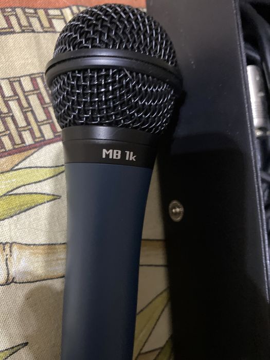 Продам микрофон вокальный профессиональный