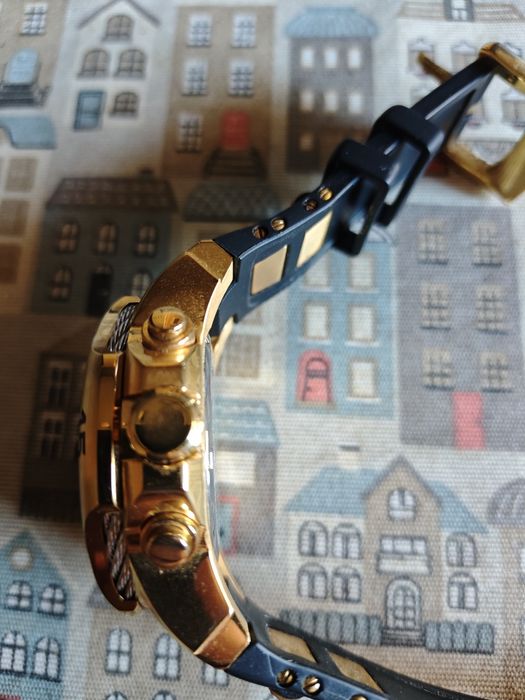Invicta  BOLT като нов