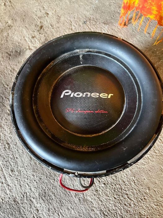 Vând/schimb cu iPhone 15 pro Max Subwoofer  Pioneer 6000W perfect funcțional