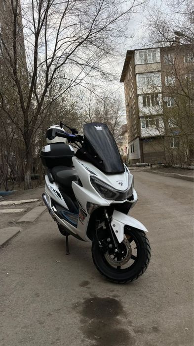Продам макси скутер