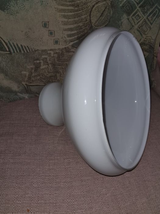 Продаётся лампа настольная.