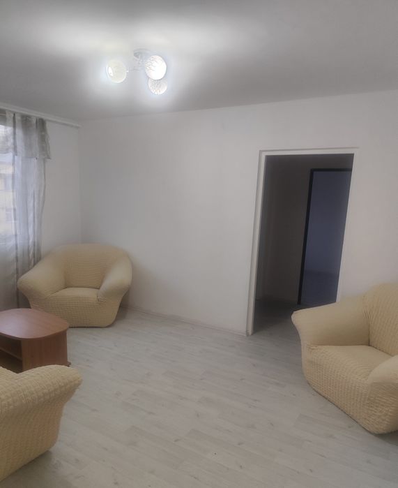 Inchiriez apartament