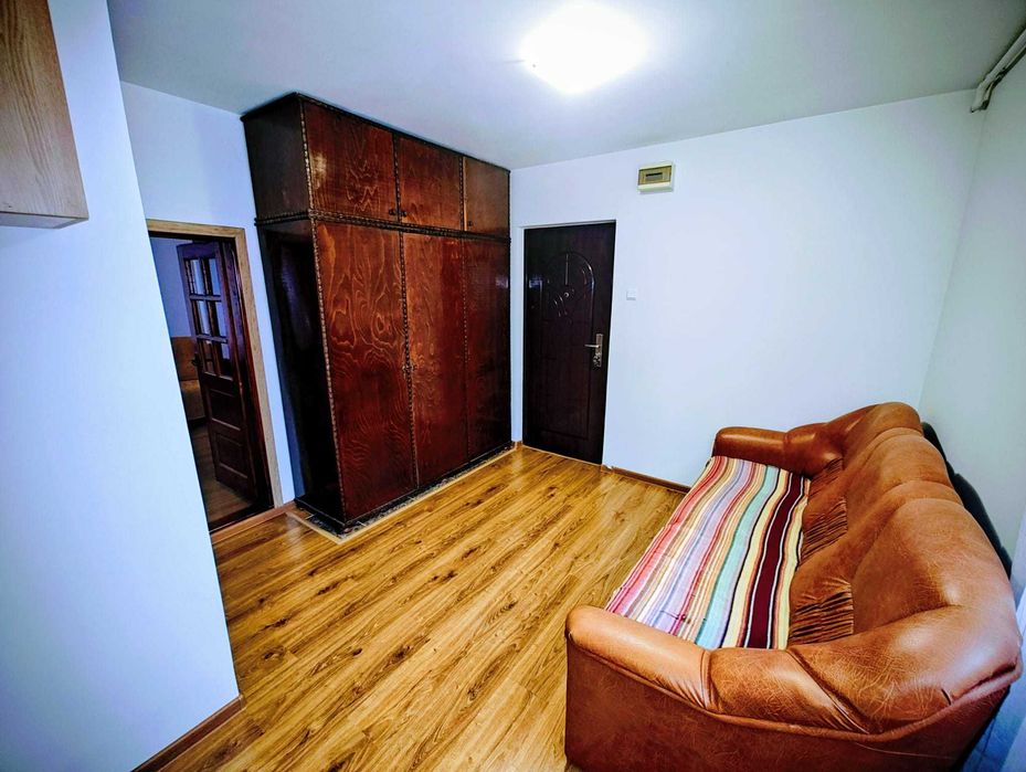 Vând 2 garsoniere unite, renovate, centrală proprie