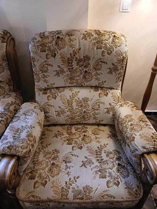 Холова гарнитура, фотьоил и таборетка