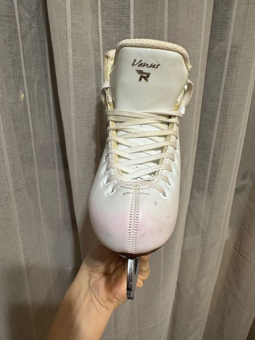 Коньки фигурные профессиональные