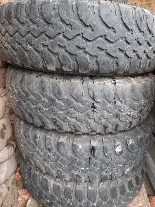 Гуми 225/75 R16 за джип 4бр.