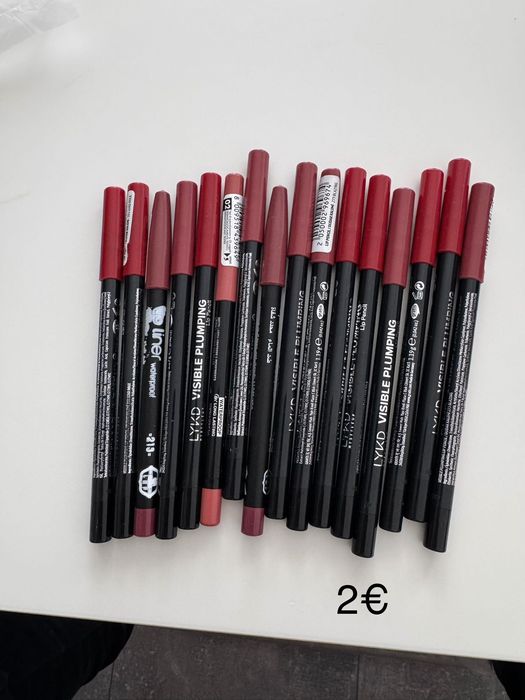 Моливи за очи вежди и устни