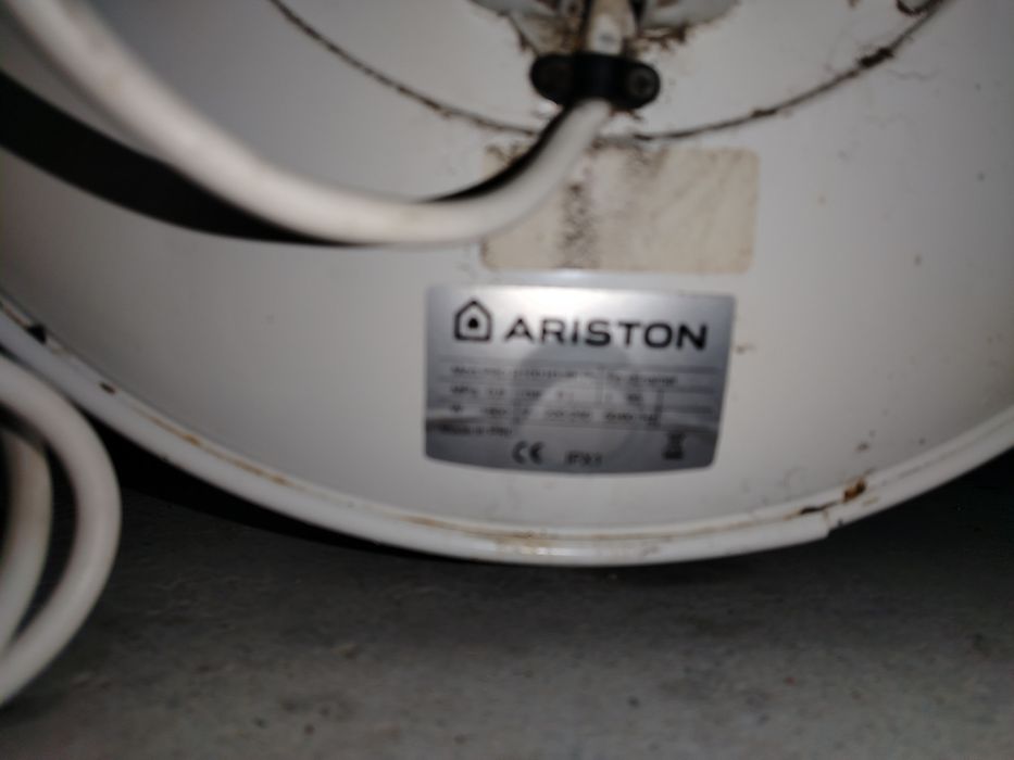 Продаётся водонагреватель фирмы аристон