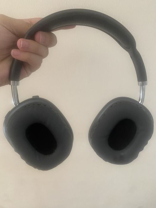 iPhone Airpods pro Max