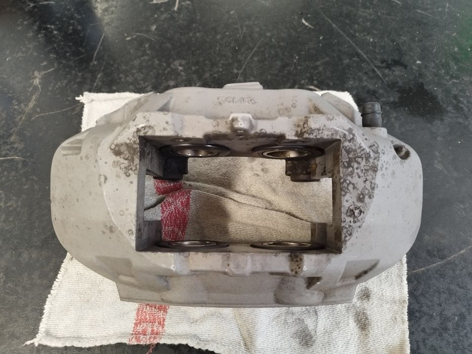 Etrier dreapta față Mercedes-Benz GLC/E Class A0004210100