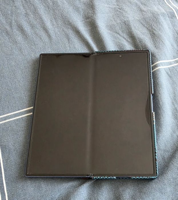 Продавам Samsung Fold 7