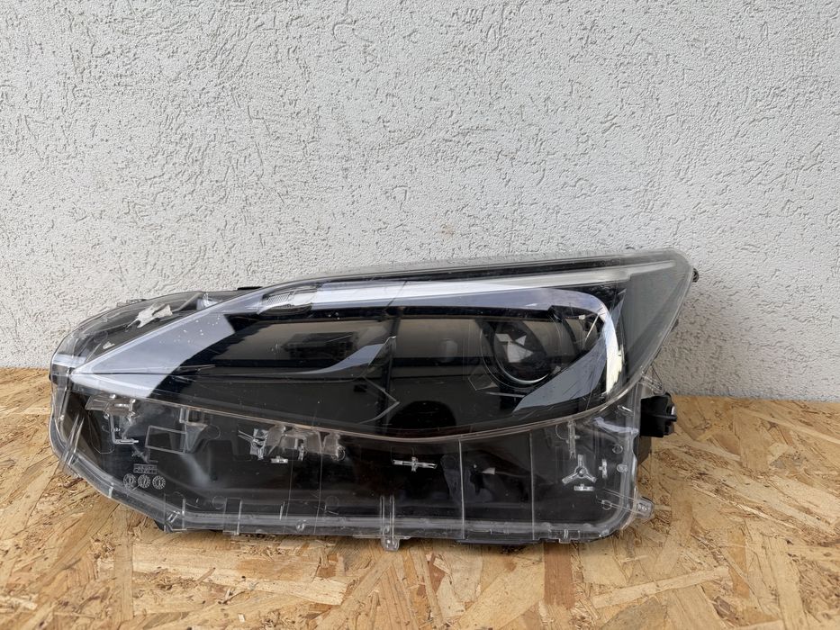 Far stanga Toyota Yaris Cross Full LED 2021+ Original Europa