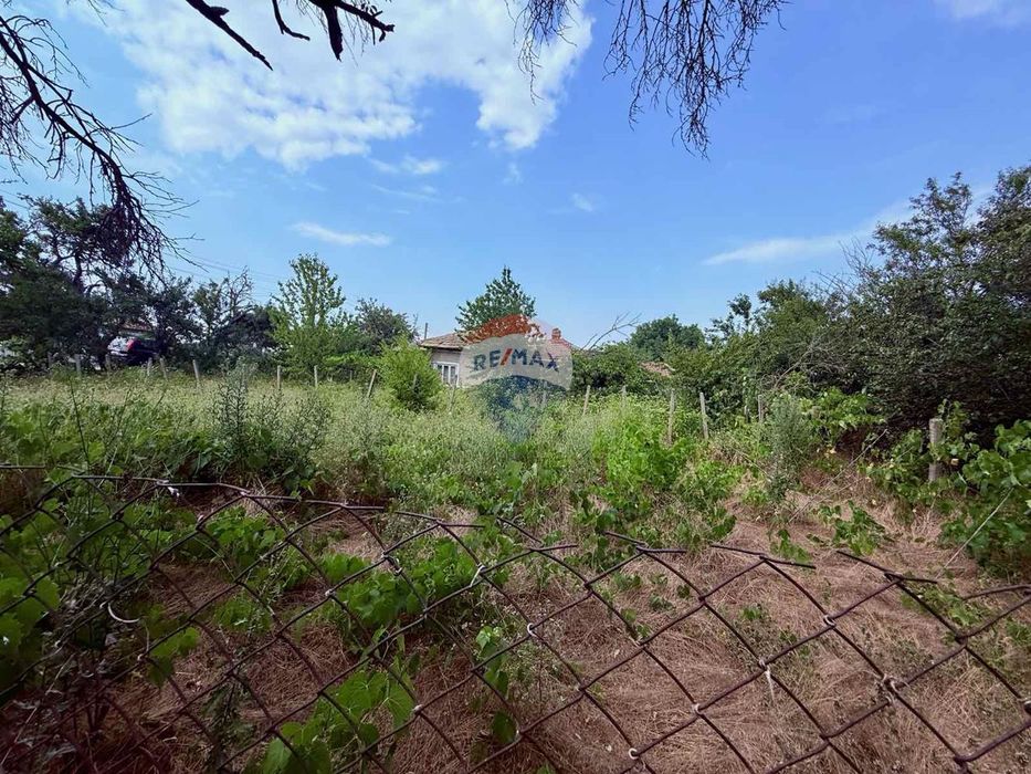 Парцел с къща,ток и вода за продажба, общ.Балчик, Я.И.