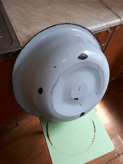 Продам эмалерованныи таз