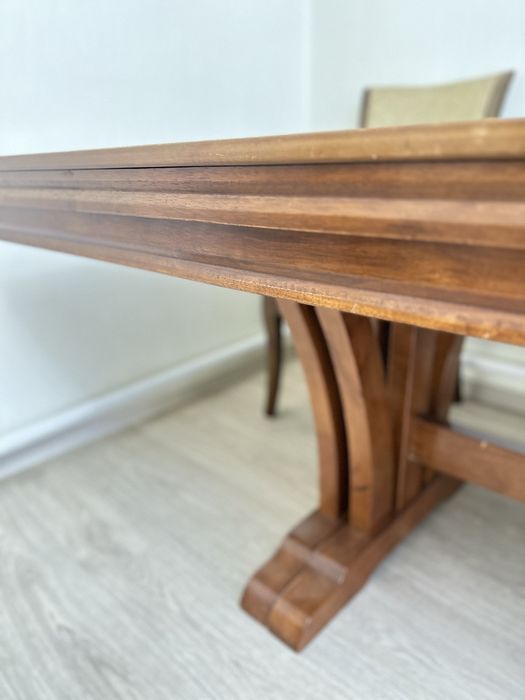 Стол со стульями в гостиную