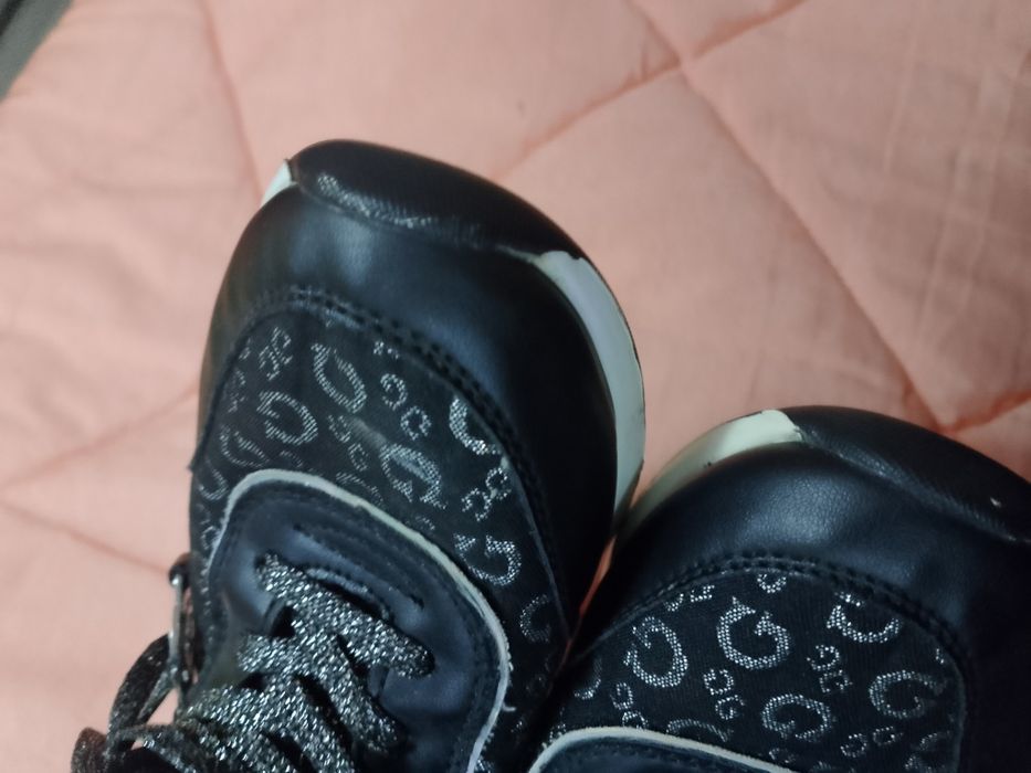 Adidași Guess stare buna
