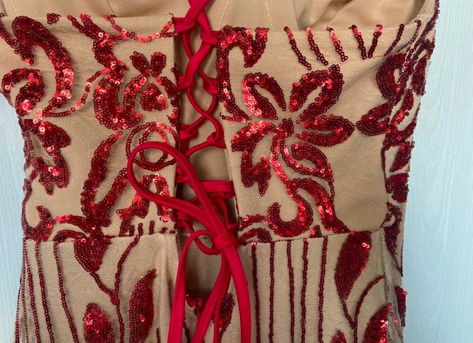 Дълга рокля с червени пайети за бал, сватба, кръщене и други поводи