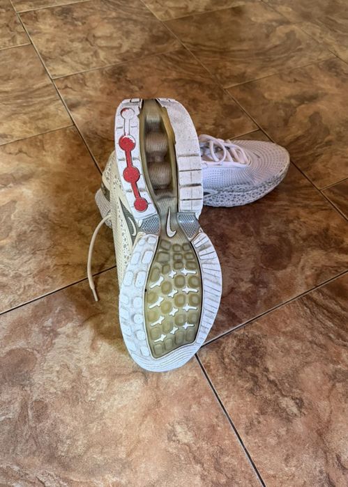 Бели Nike AIR MAX DN