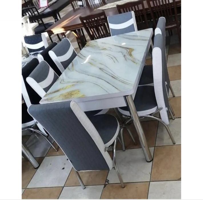 Стол со стульями