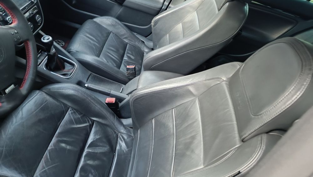 • Продавам сив платен салон с чекмеджета за голф 5 и кожен GTI salon