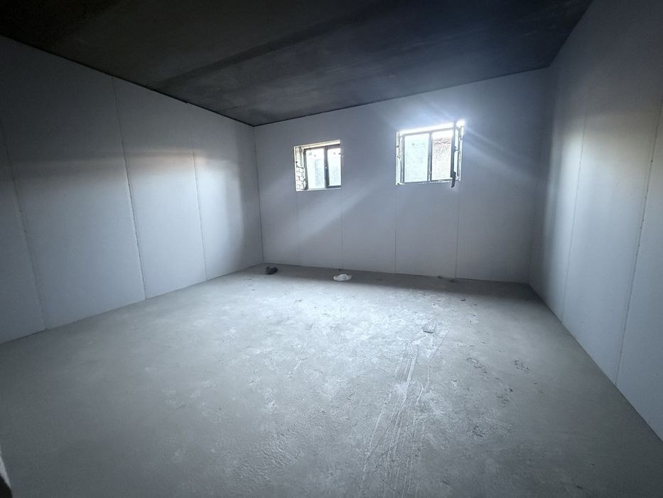 Кукон шахрида  янги домда  подвал  101м2 сотилади.