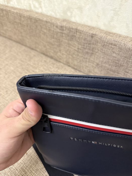 Барсетка от Tommy Hilfiger