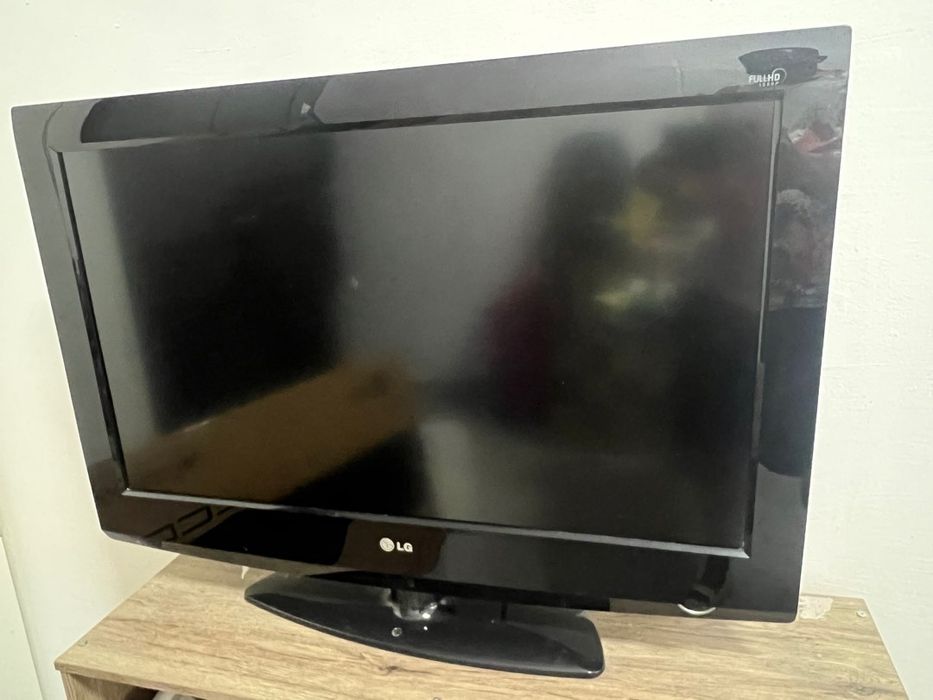 LG 32LG33R! Свой домашний Оригинал качественный телевизор! Отличный!