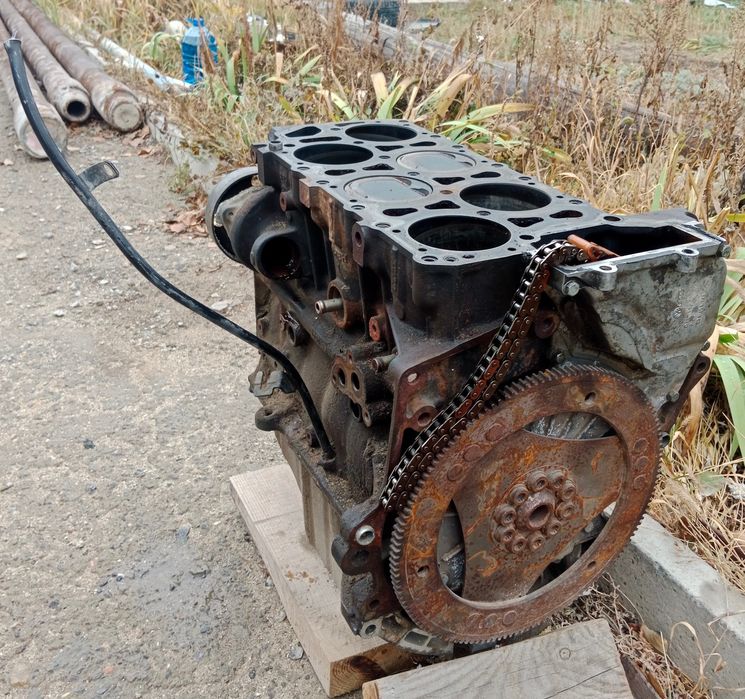 Двигатель по запчастям