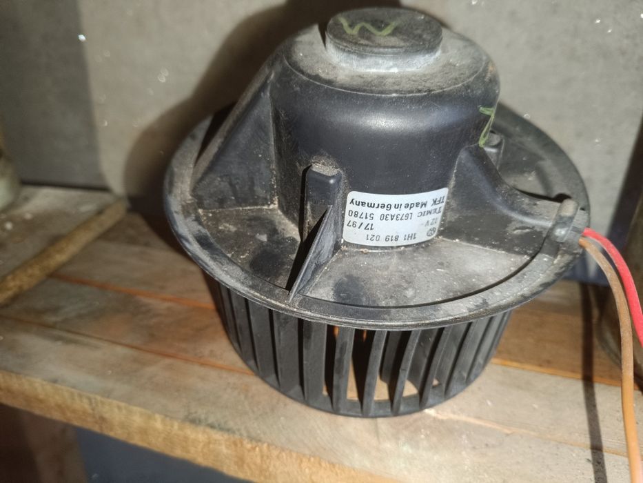 Моторчик печки Фольксваген Гольф 3