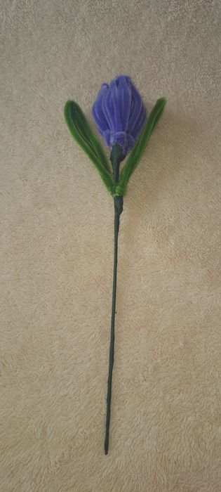 Floare din sarma plusata realizata manual