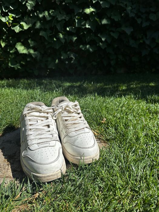 Adidasi Out of Office