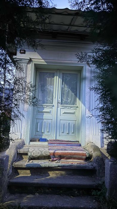 Casă bătrânească + teren de vânzare în Târgu Ocna, strada Tisești