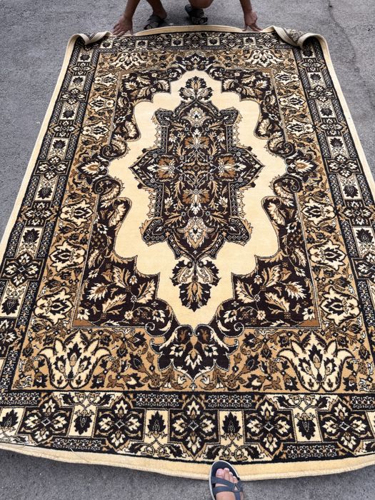 Продам ковры новые