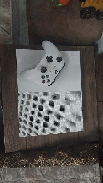 Xbox one s 1 tb идеал состояние