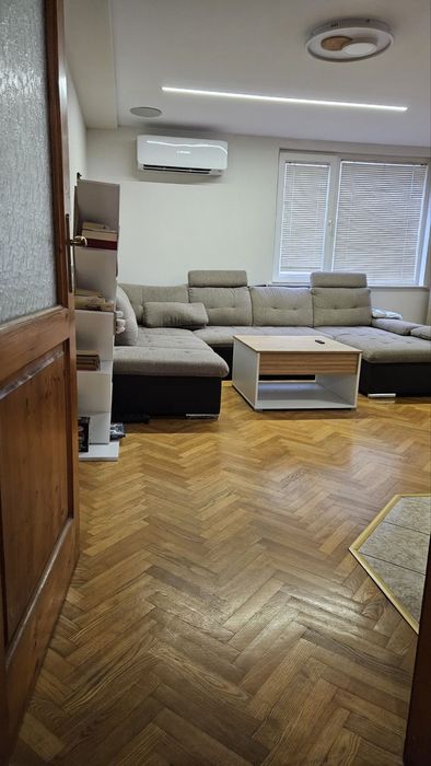 4-стаен апартамент, Колхозен пазар