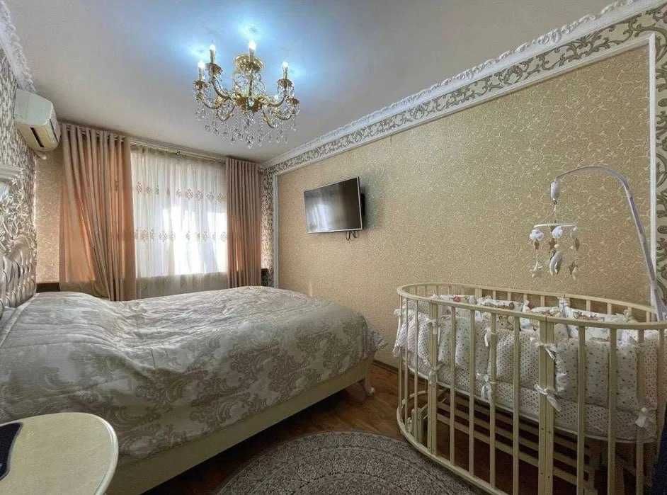 Срочно продается 3\4\9 96м2 ДАРХАН ул Кари Ниязи с ремонтом !!