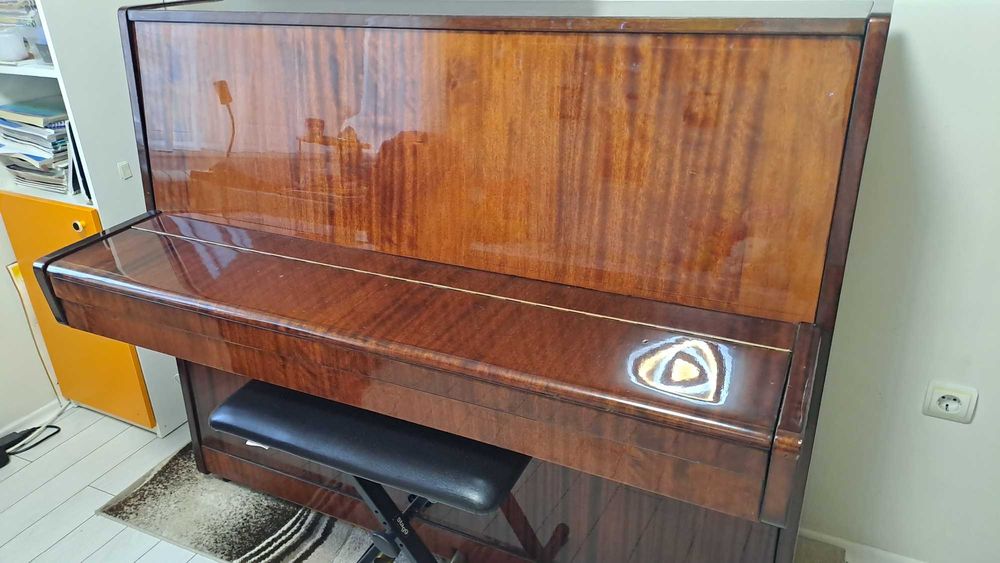 Пиано в отлично състояние