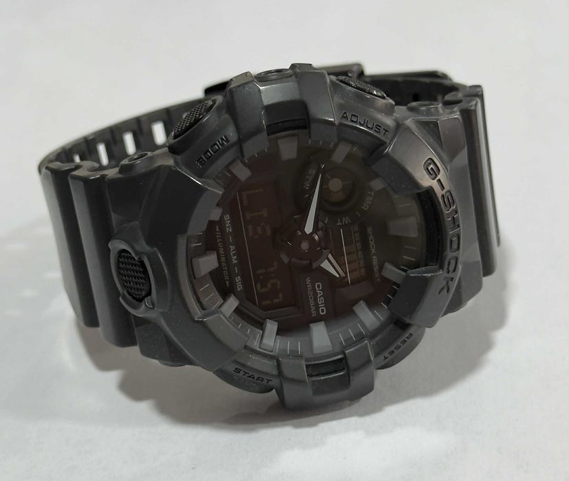 часовник G-Shock ga700uc