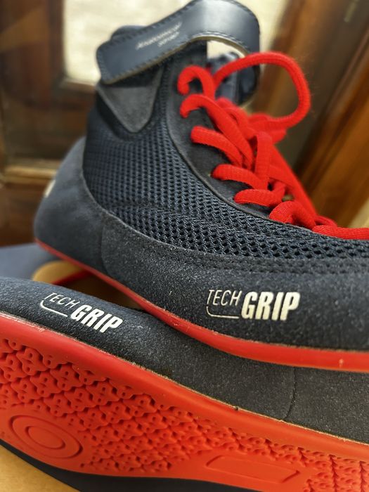 Борцовки ASICS новые 36 размер