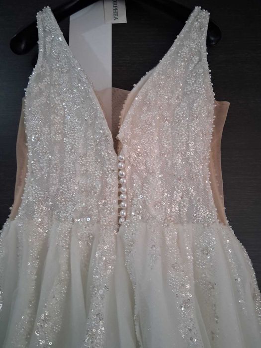 Vând rochie de mireasă,purtata o singură data!